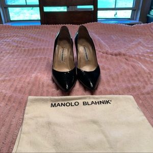 MANOLO BLAHNIK black patent heels
